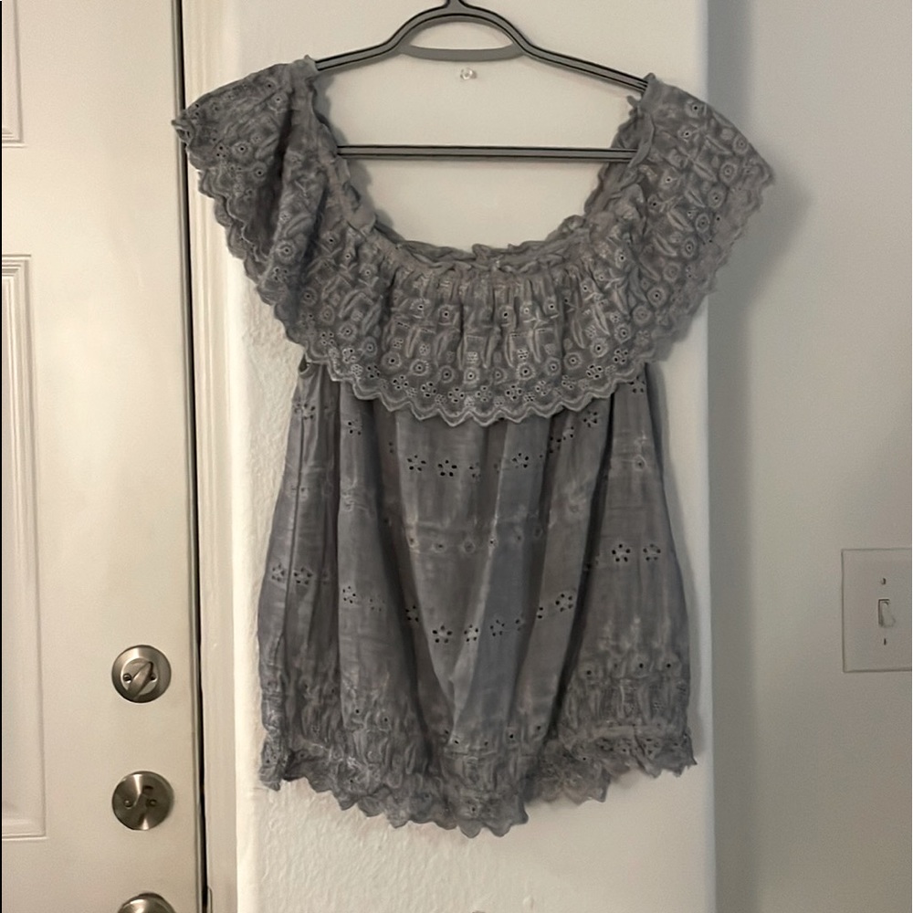 American Eagles Outfitters Embroidered Eyelet Off/On Shoulder Blouse Size Medium